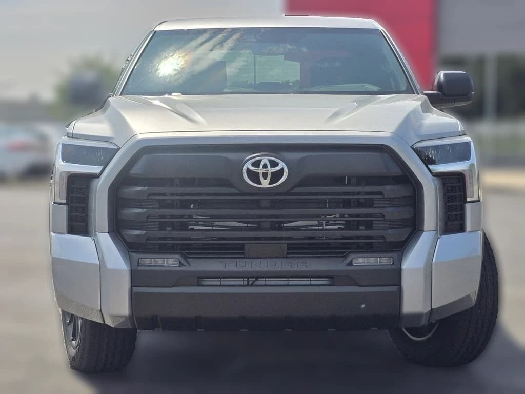 Toyota Tundra 4WD SR5 CrewMax 5.5' Bed (Natl) 2026 — side view