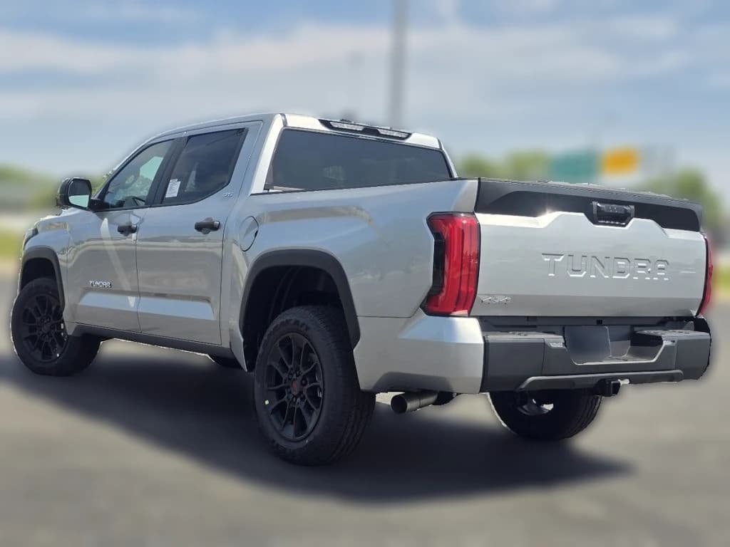 Toyota Tundra 4WD SR5 CrewMax 5.5' Bed (Natl) 2026 — side view