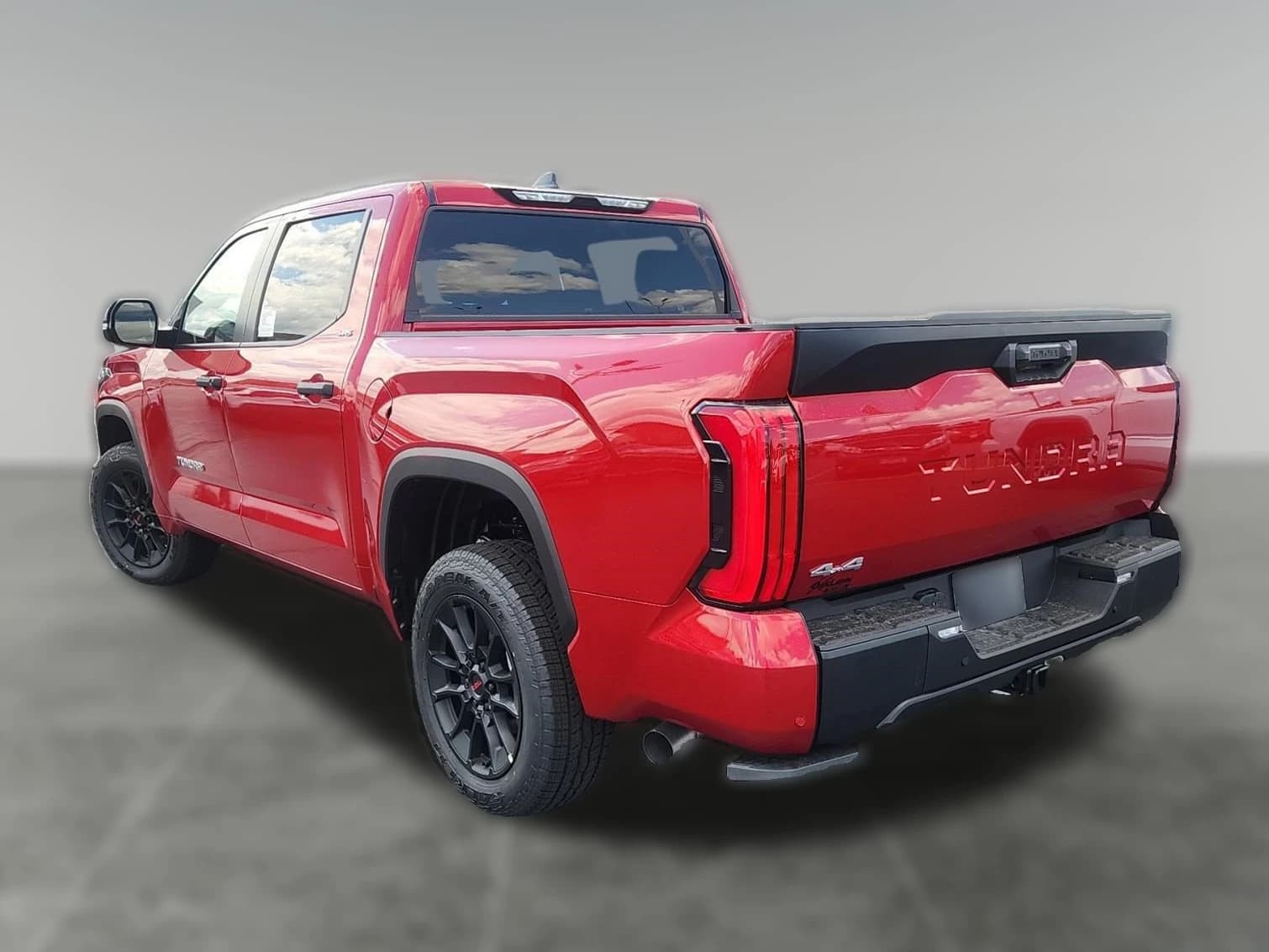 Toyota Tundra 4WD SR5 CrewMax 5.5' Bed (Natl) 2026 — side view