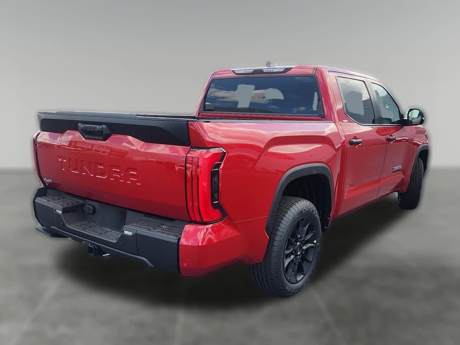 Toyota Tundra 4WD SR5 CrewMax 5.5' Bed (Natl) 2026 — side view