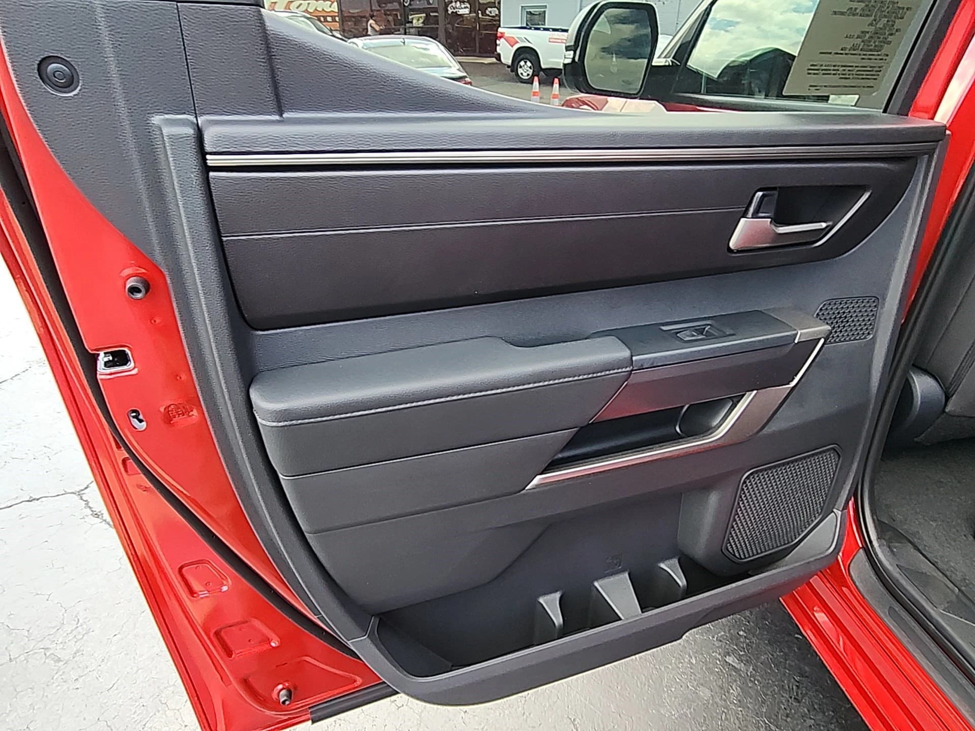 Toyota Tundra 4WD SR5 CrewMax 5.5' Bed (Natl) 2026 — side view