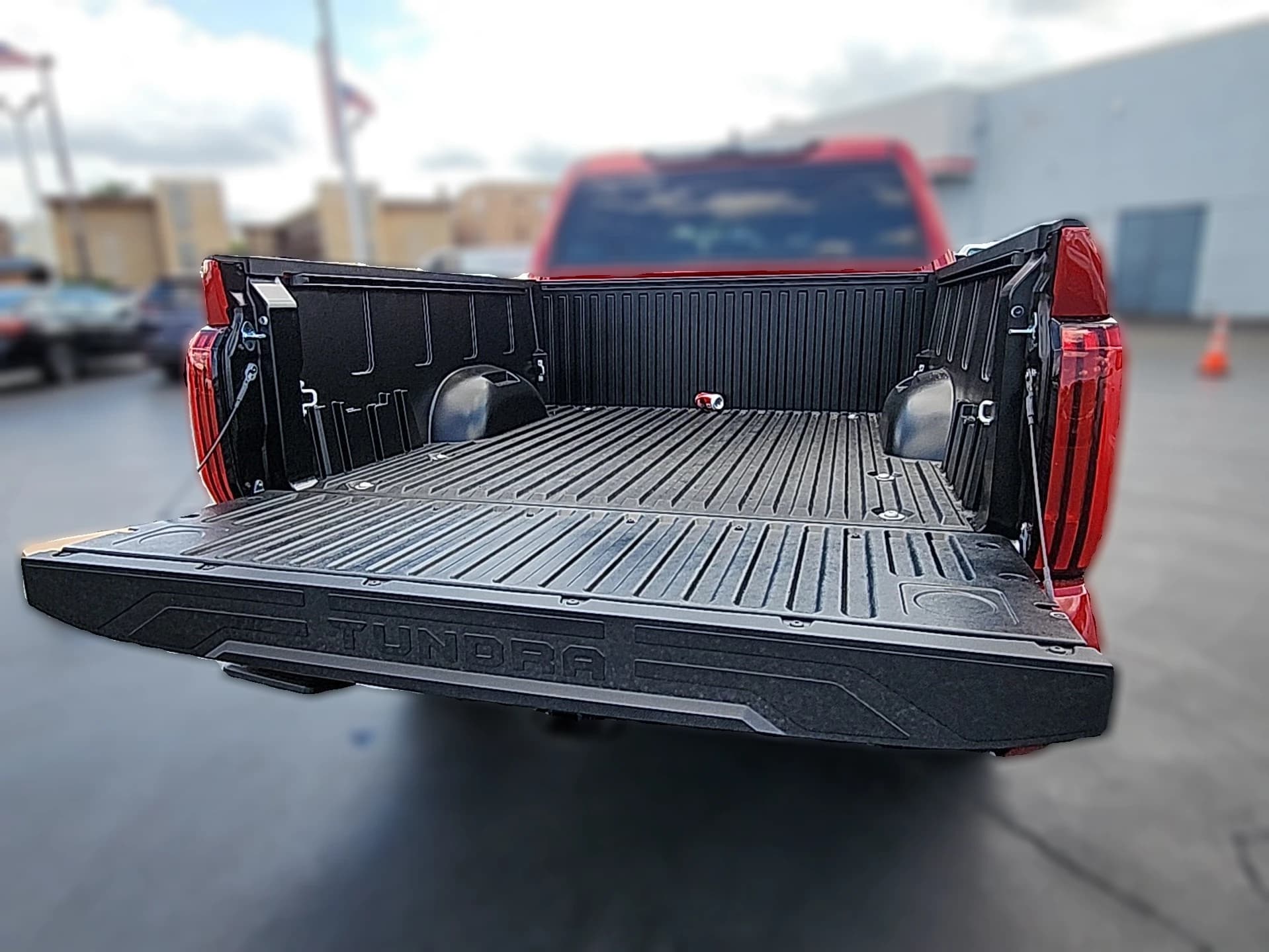 Toyota Tundra 4WD SR5 CrewMax 5.5' Bed (Natl) 2026 — side view