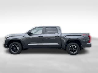 Toyota Tundra 4WD SR5 CrewMax 5.5' Bed (Natl)