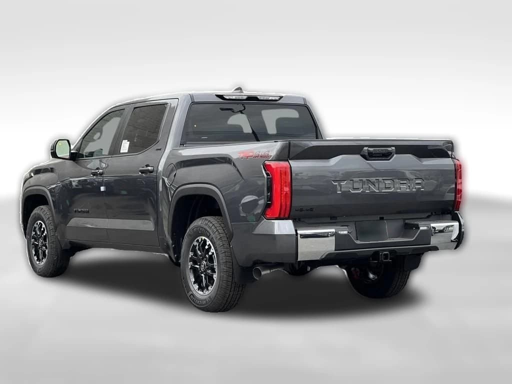 Toyota Tundra 4WD SR5 CrewMax 5.5' Bed (Natl) 2026 — side view