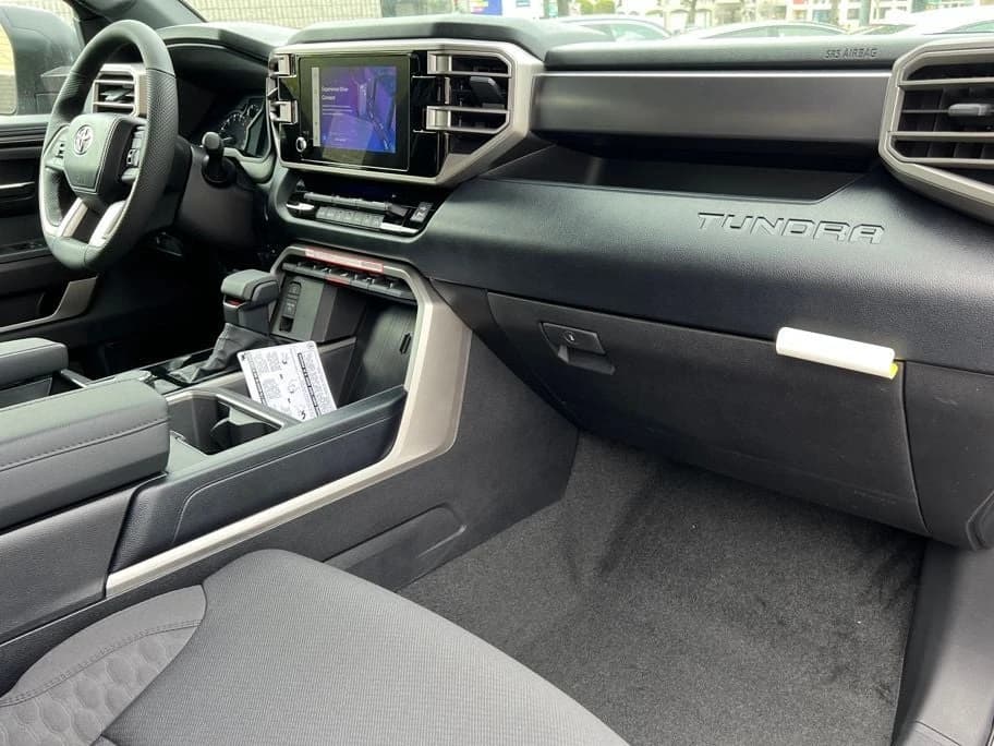 Toyota Tundra 4WD SR5 CrewMax 5.5' Bed (Natl) 2026 — side view