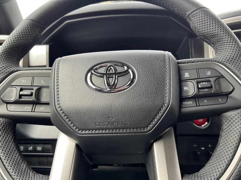 Toyota Tundra 4WD SR5 CrewMax 5.5' Bed (Natl) 2026 — side view