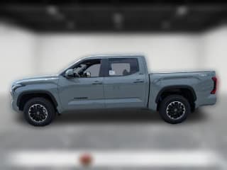 Toyota Tundra 4WD SR5 CrewMax 5.5' Bed (Natl)