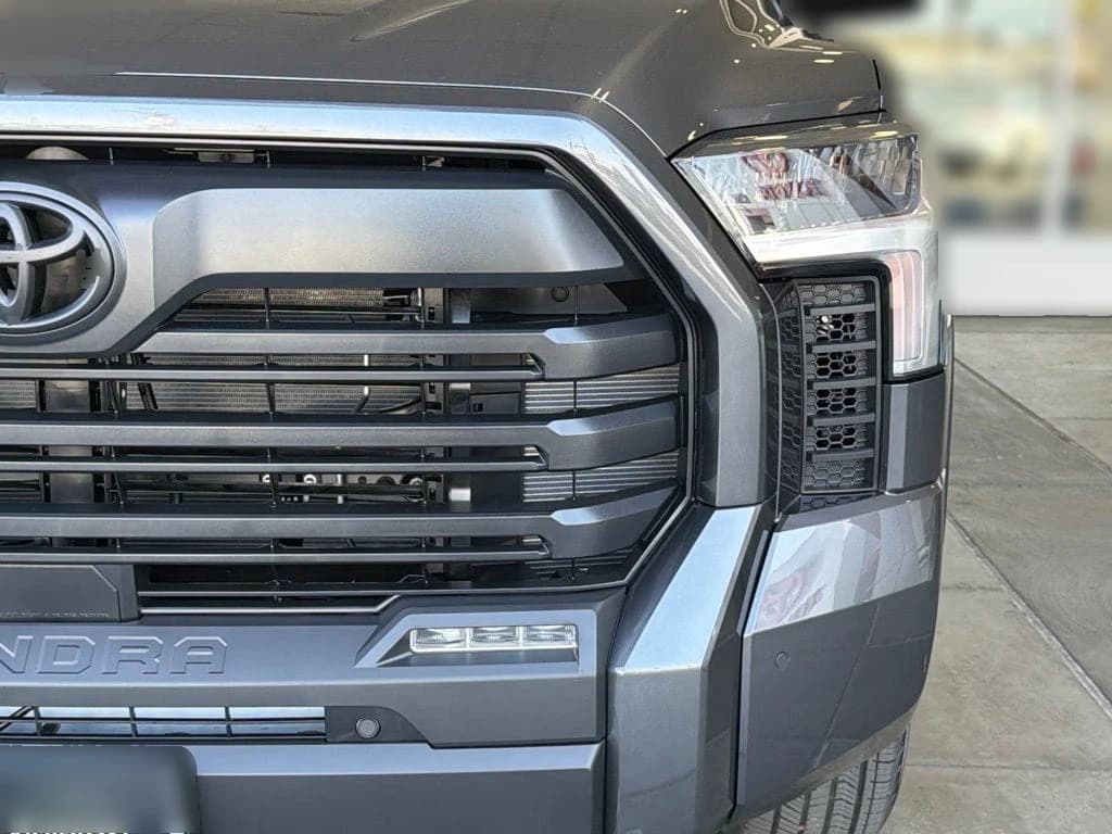 Toyota Tundra 4WD SR5 CrewMax 5.5' Bed (Natl) 2026 — side view