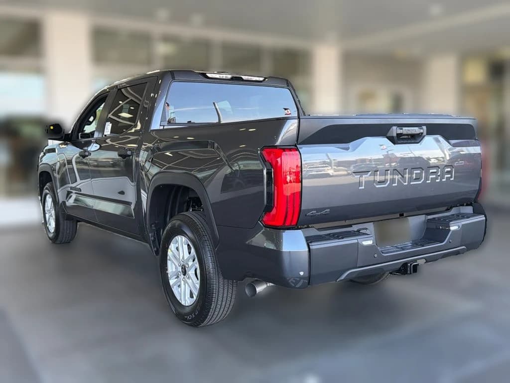 Toyota Tundra 4WD SR5 CrewMax 5.5' Bed (Natl) 2026 — side view