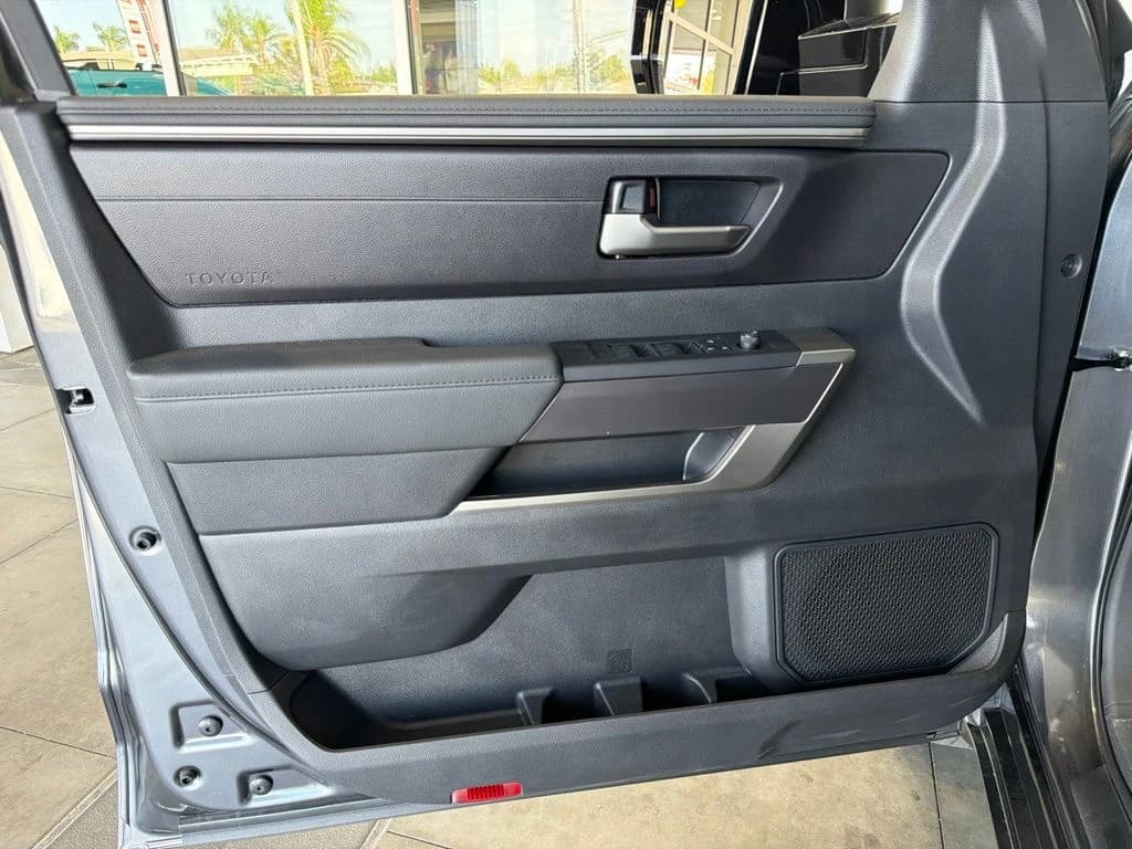 Toyota Tundra 4WD SR5 CrewMax 5.5' Bed (Natl) 2026 — side view