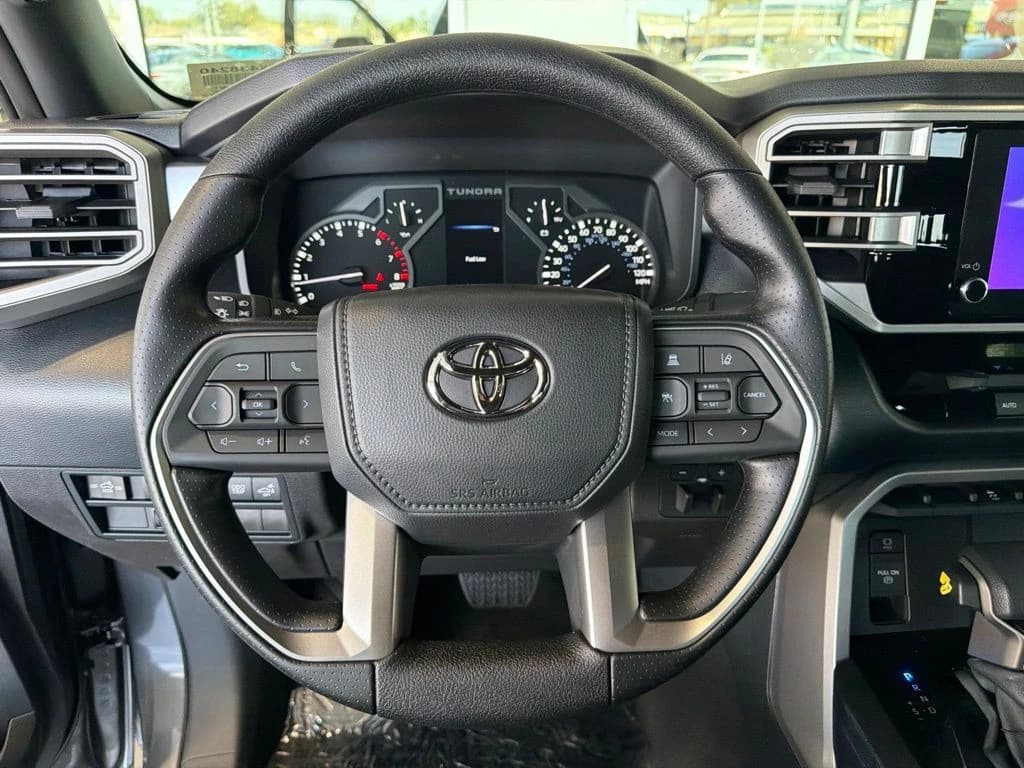 Toyota Tundra 4WD SR5 CrewMax 5.5' Bed (Natl) 2026 — side view