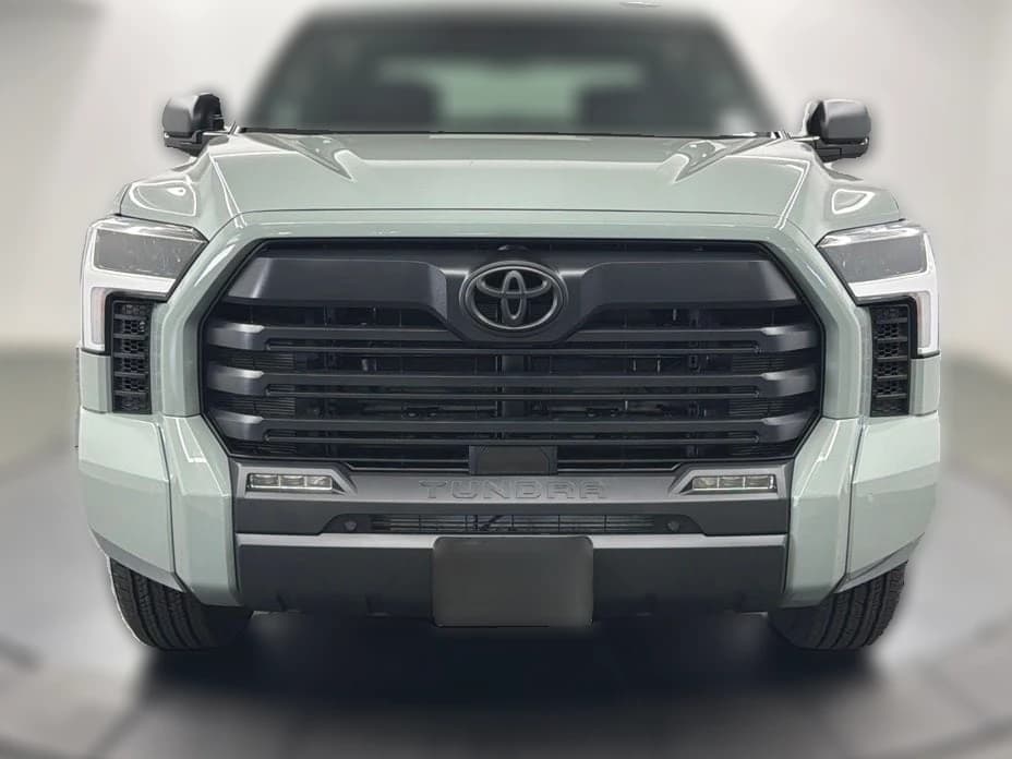Toyota Tundra 4WD SR5 CrewMax 5.5' Bed (Natl) 2026 — side view