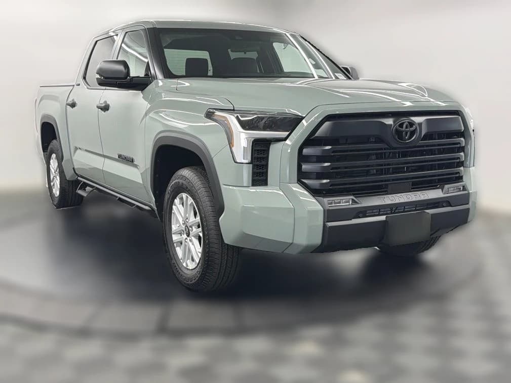 Toyota Tundra 4WD SR5 CrewMax 5.5' Bed (Natl) 2026 — side view