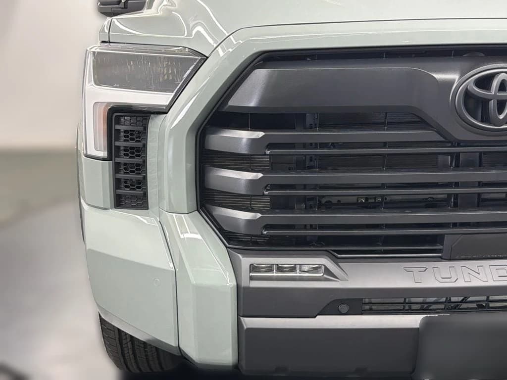 Toyota Tundra 4WD SR5 CrewMax 5.5' Bed (Natl) 2026 — side view