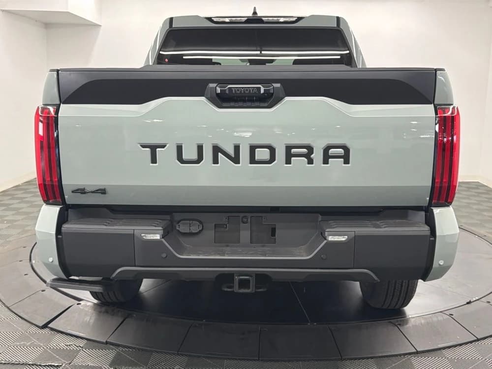 Toyota Tundra 4WD SR5 CrewMax 5.5' Bed (Natl) 2026 — side view