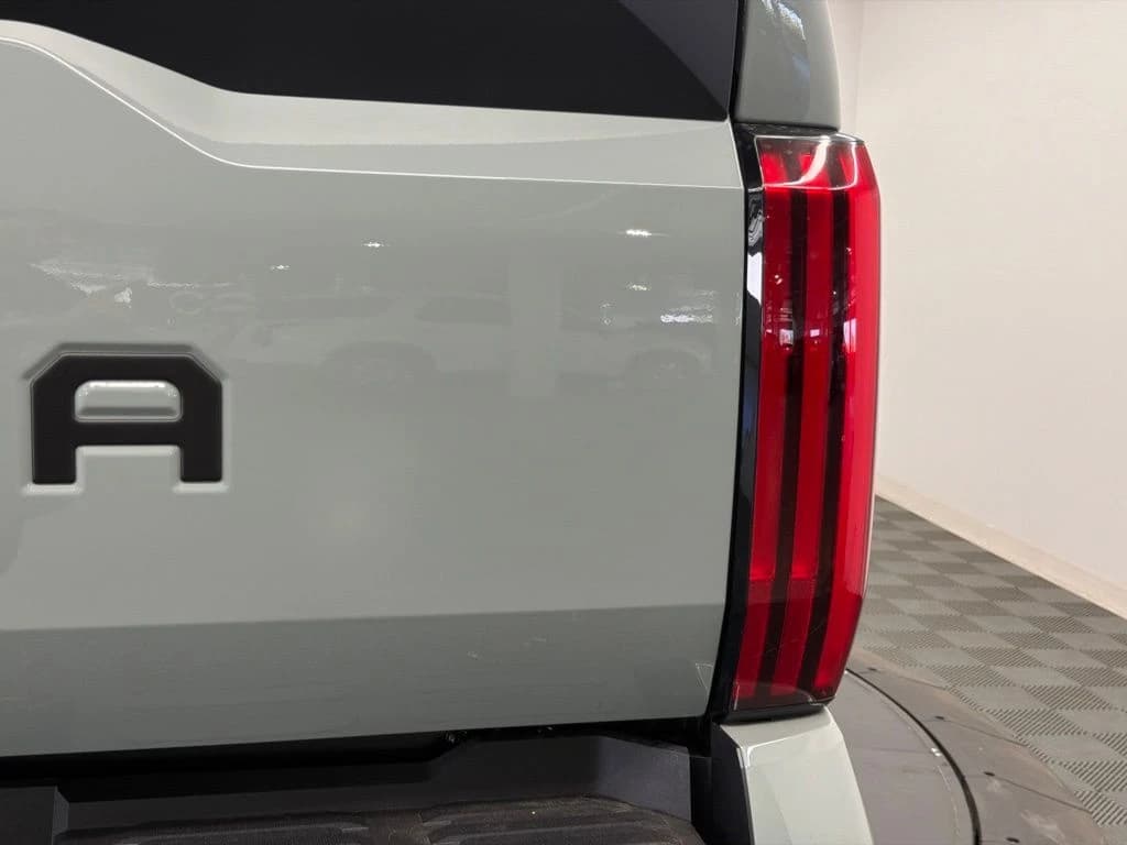 Toyota Tundra 4WD SR5 CrewMax 5.5' Bed (Natl) 2026 — side view