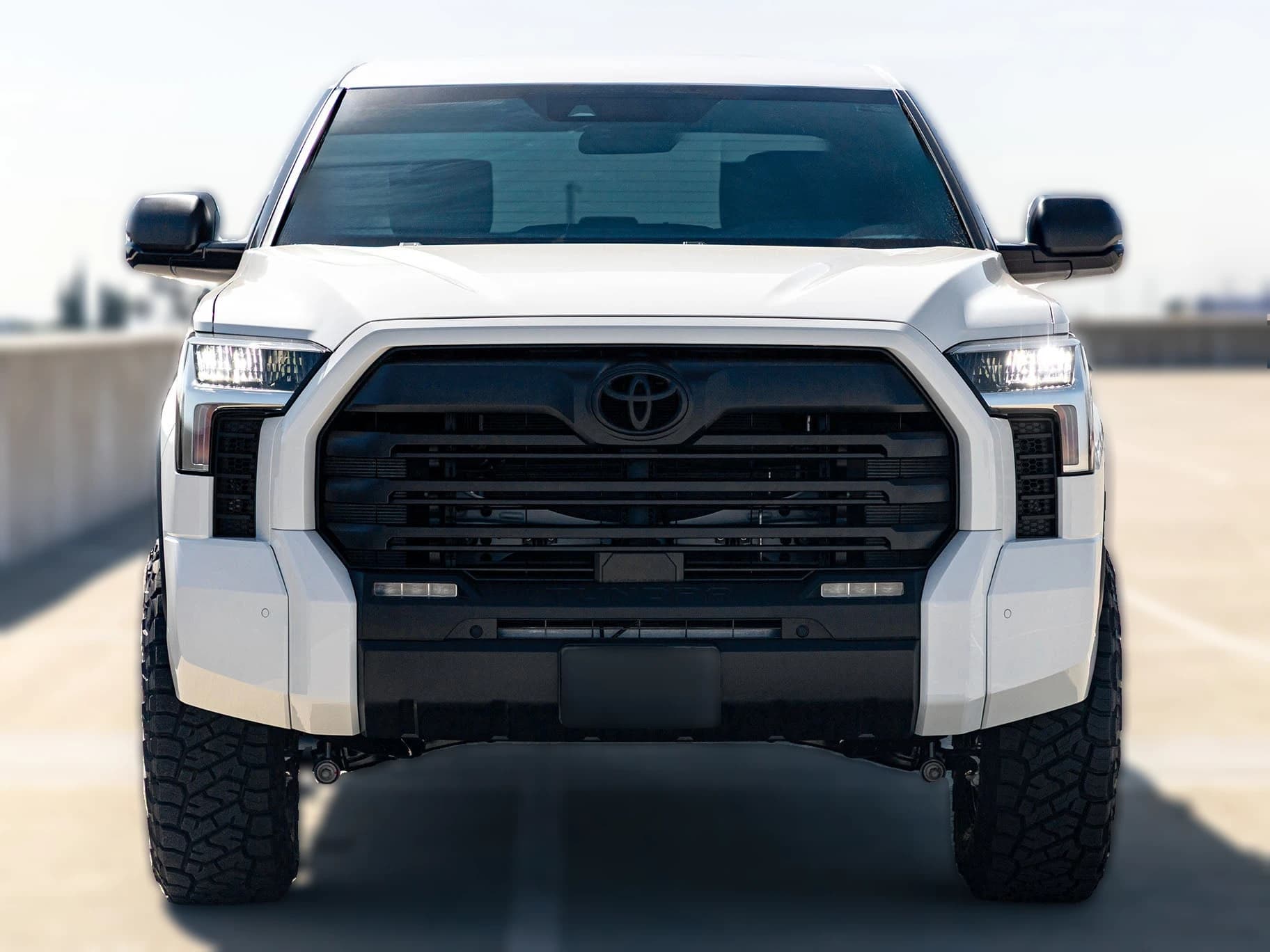 Toyota Tundra 4WD SR5 CrewMax 5.5' Bed (Natl) 2026 — side view