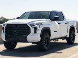 Toyota Tundra 4WD SR5 CrewMax 5.5' Bed (Natl) 2026 — side view