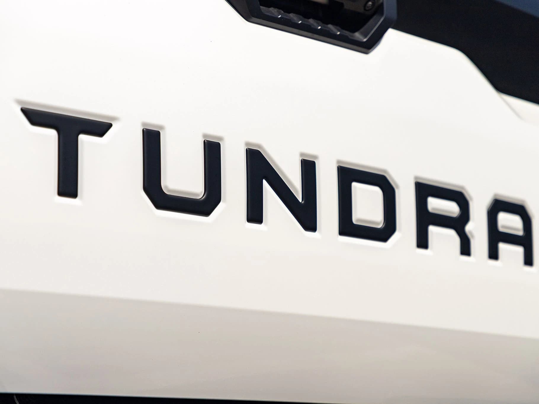 Toyota Tundra 4WD SR5 CrewMax 5.5' Bed (Natl) 2026 — side view