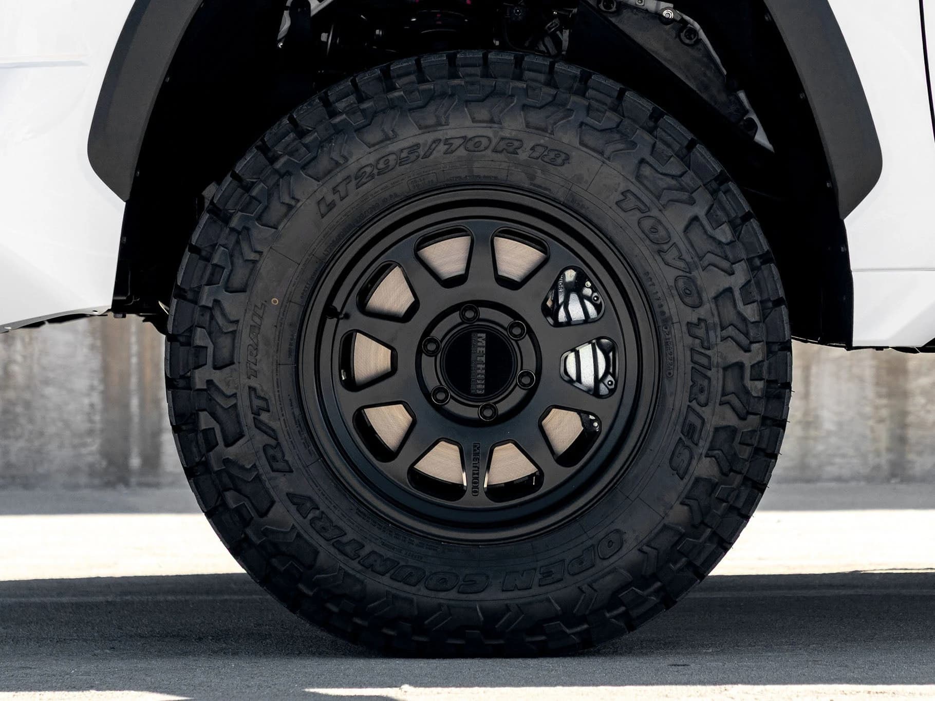 Toyota Tundra 4WD SR5 CrewMax 5.5' Bed (Natl) 2026 — side view