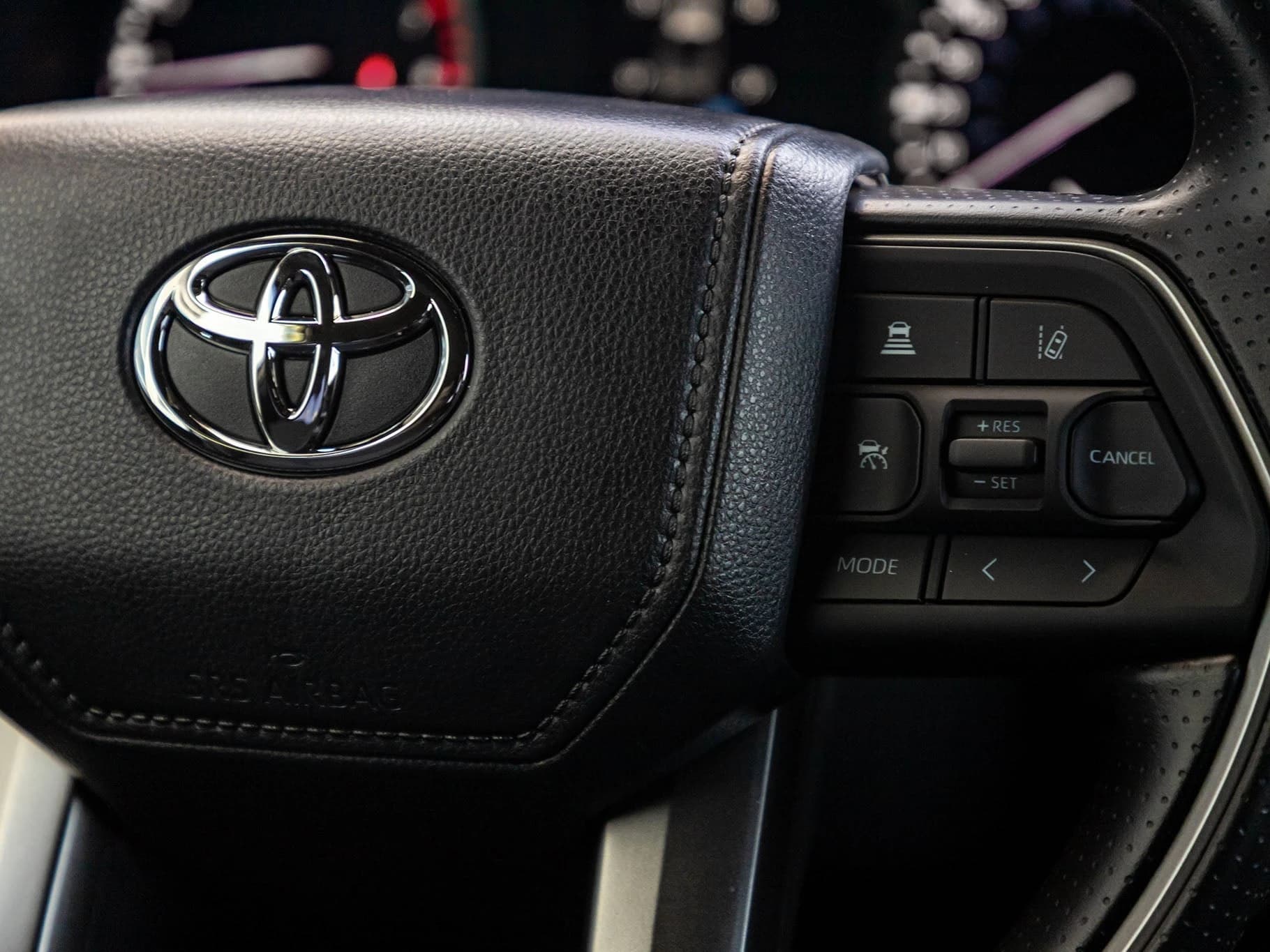 Toyota Tundra 4WD SR5 CrewMax 5.5' Bed (Natl) 2026 — side view