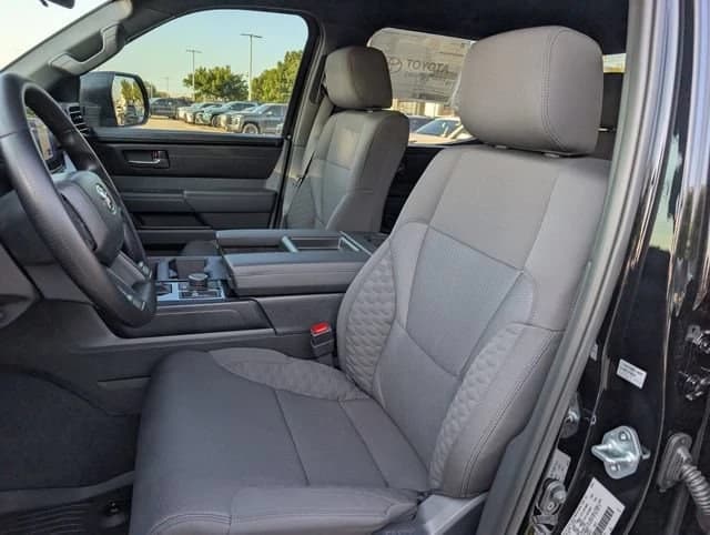 Toyota Tundra 4WD SR5 CrewMax 5.5' Bed (Natl) 2026 — side view