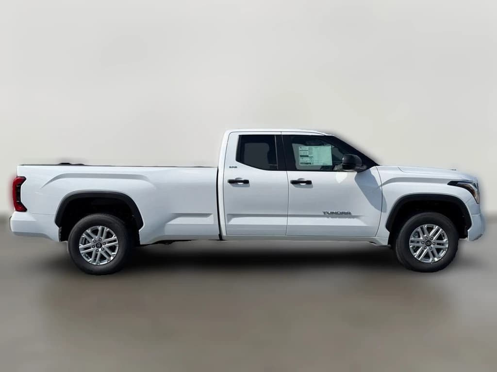 Toyota Tundra 4WD SR5 Double Cab 8.1' Bed (Natl) 2026 — side view