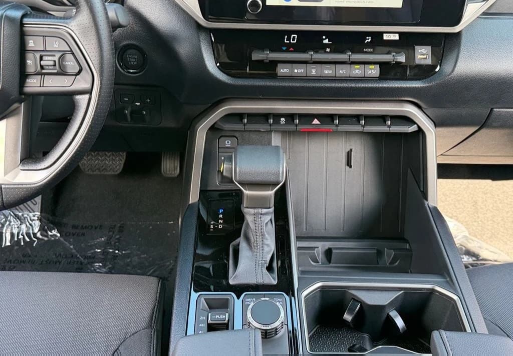 Toyota Tundra 4WD SR5 Double Cab 8.1' Bed (Natl) 2026 — side view