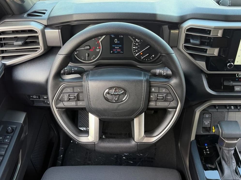 Toyota Tundra 4WD SR5 Double Cab 8.1' Bed (Natl) 2026 — side view