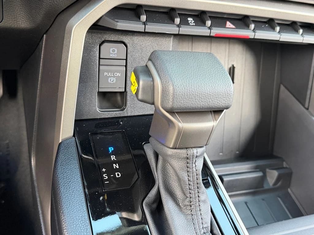 Toyota Tundra 4WD SR5 Double Cab 8.1' Bed (Natl) 2026 — side view