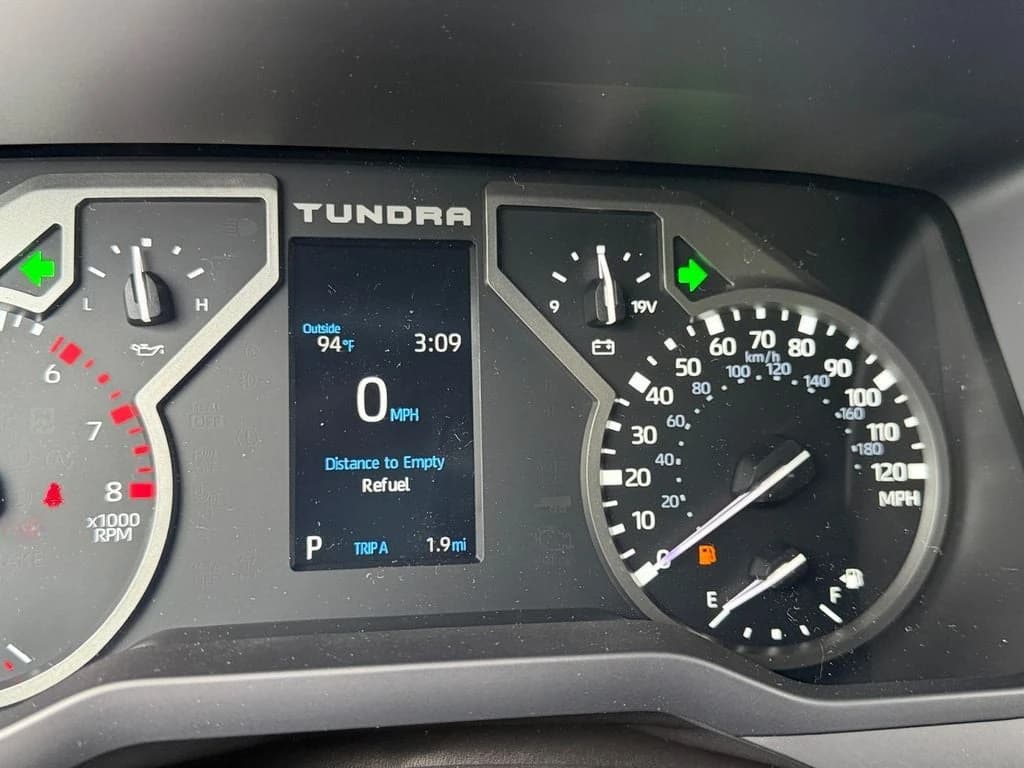 Toyota Tundra 4WD SR5 Double Cab 8.1' Bed (Natl) 2026 — side view