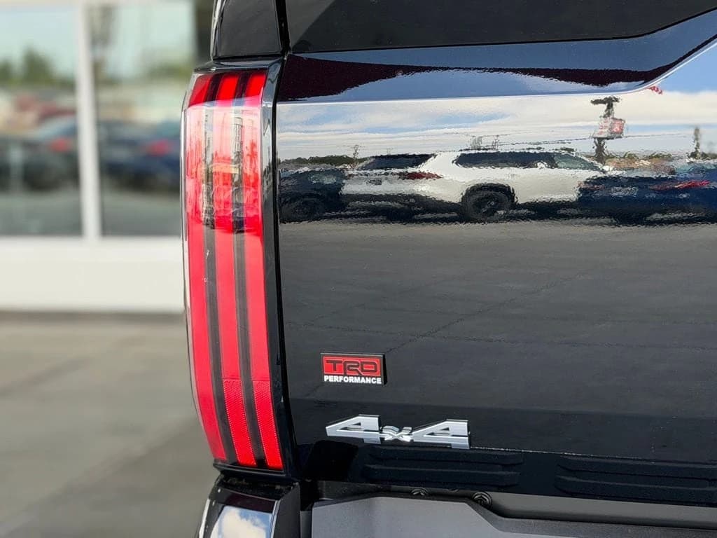 Toyota Tundra 4WD 1794 Edition Hybrid CrewMax 5.5' Bed (Natl) 2026 — side view