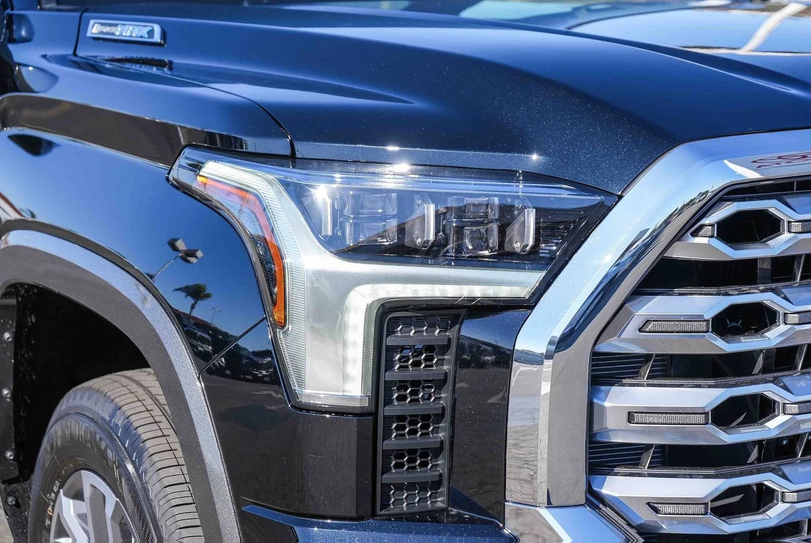 Toyota Tundra 4WD 1794 Edition Hybrid CrewMax 5.5' Bed (Natl) 2026 — side view