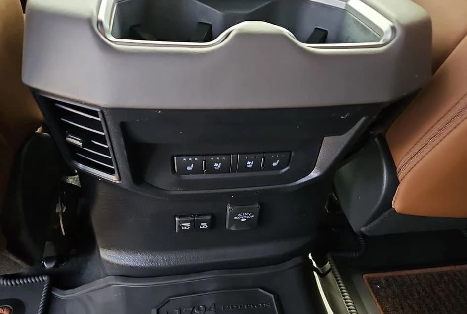 Toyota Tundra 4WD 1794 Edition Hybrid CrewMax 5.5' Bed (Natl) 2026 — side view