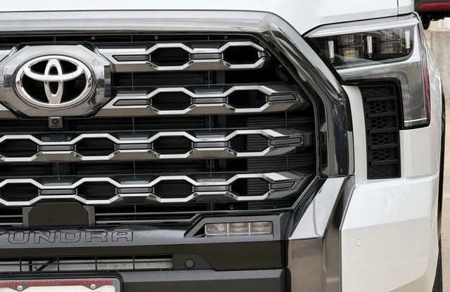 Toyota Tundra 4WD Platinum CrewMax 5.5' Bed (Natl) 2026 — side view