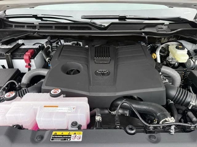 Toyota Tundra 4WD Platinum CrewMax 5.5' Bed (Natl) 2026 — side view