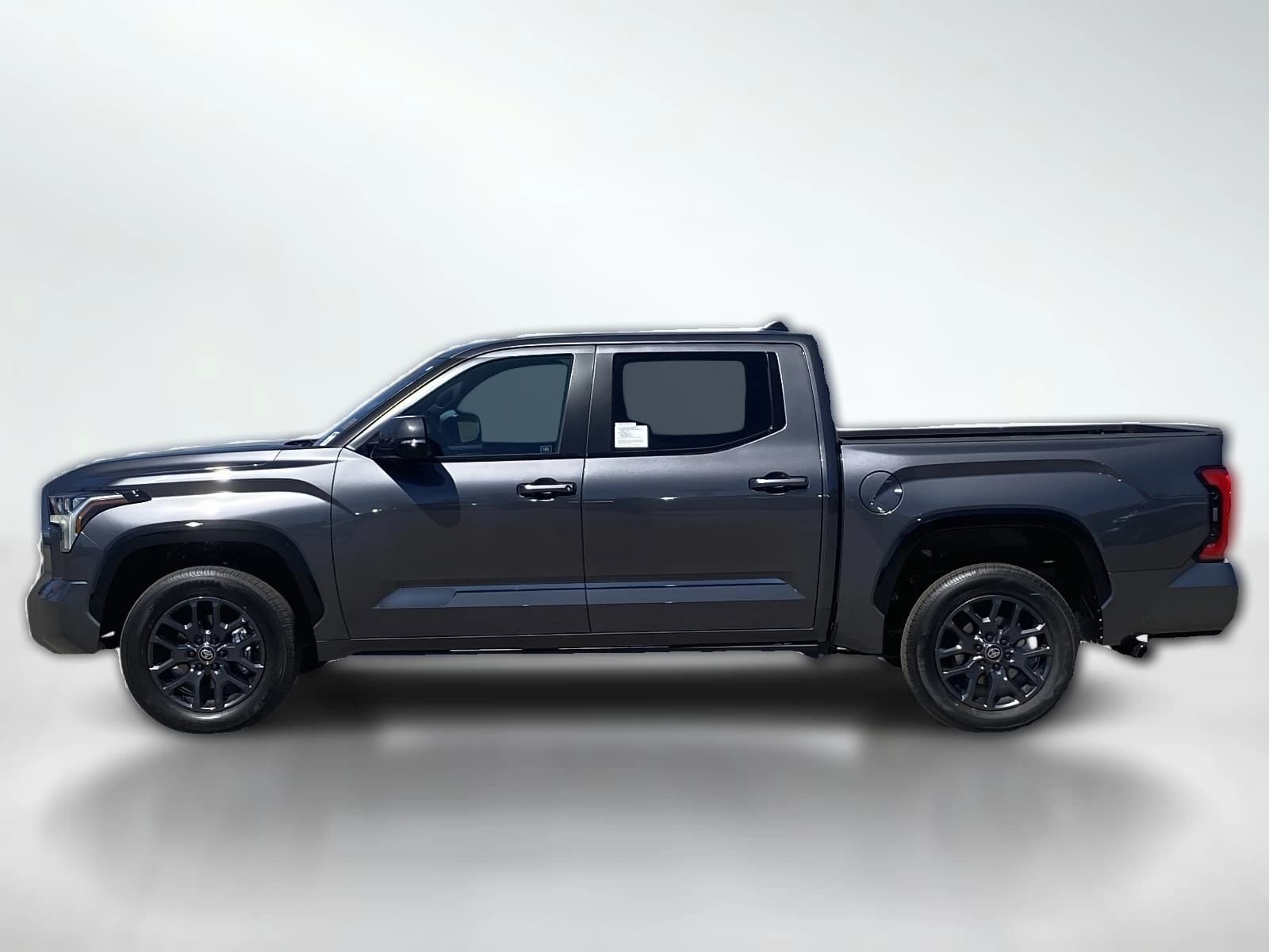 Toyota Tundra 4WD Platinum CrewMax 5.5' Bed (Natl) 2026 — side view