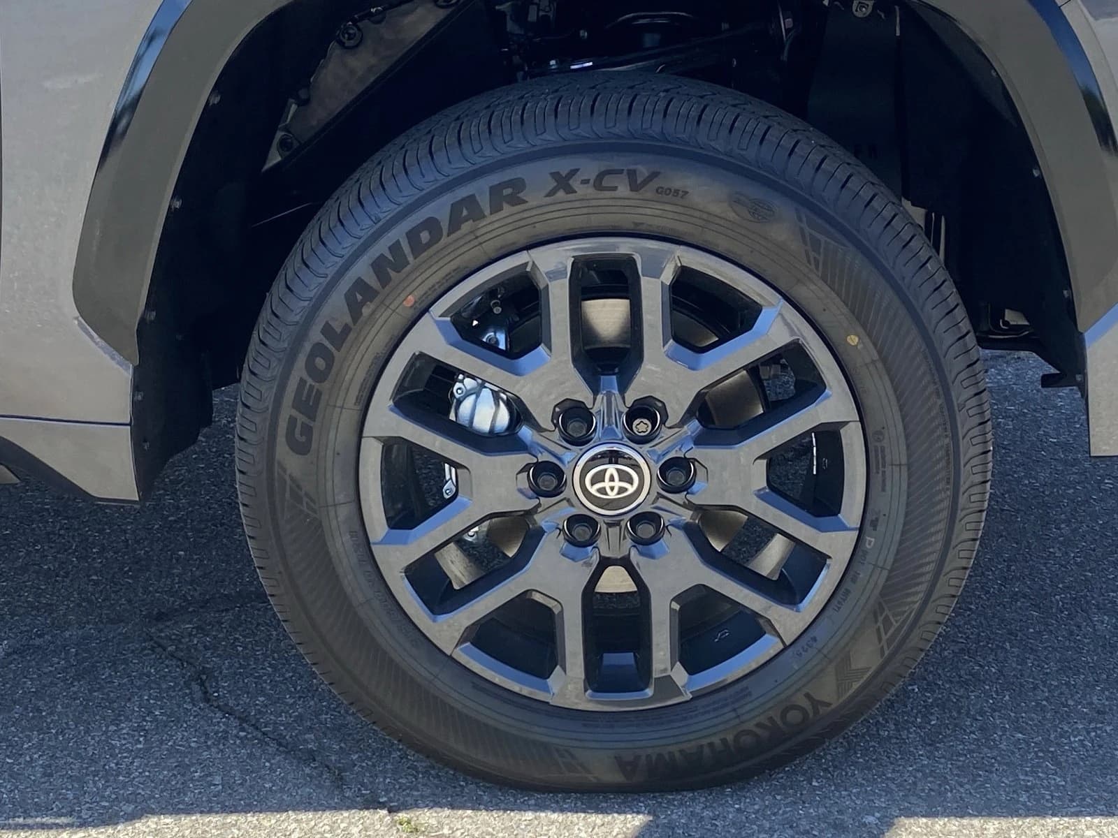 Toyota Tundra 4WD Platinum CrewMax 5.5' Bed (Natl) 2026 — side view