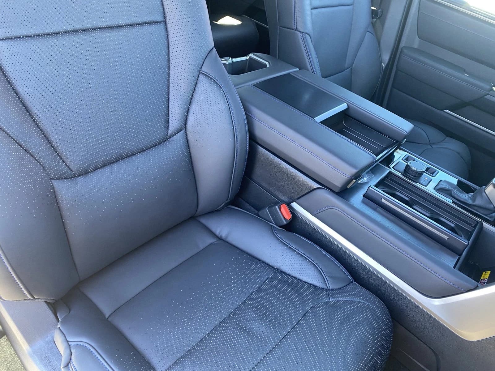 Toyota Tundra 4WD Platinum CrewMax 5.5' Bed (Natl) 2026 — side view