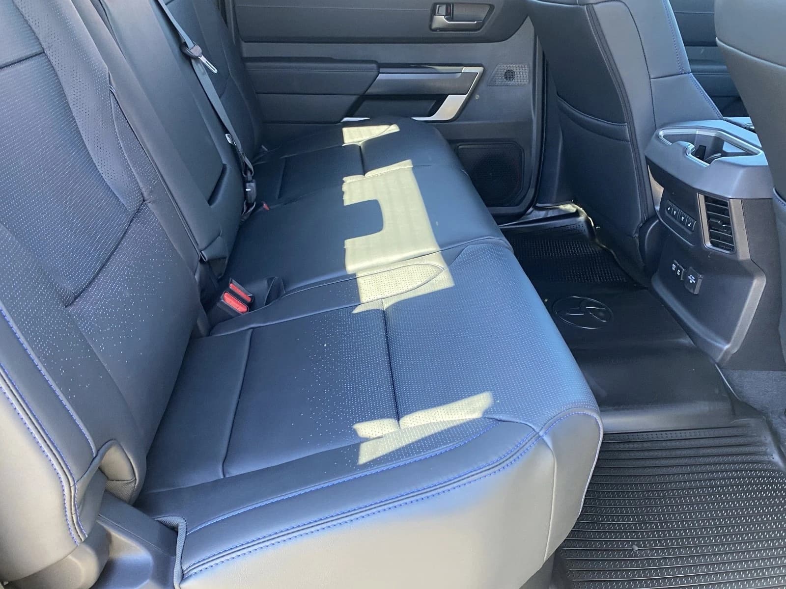 Toyota Tundra 4WD Platinum CrewMax 5.5' Bed (Natl) 2026 — side view