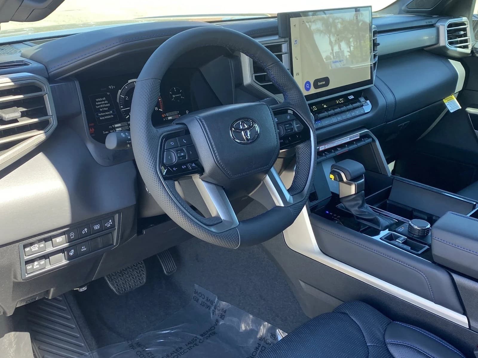 Toyota Tundra 4WD Platinum CrewMax 5.5' Bed (Natl) 2026 — side view