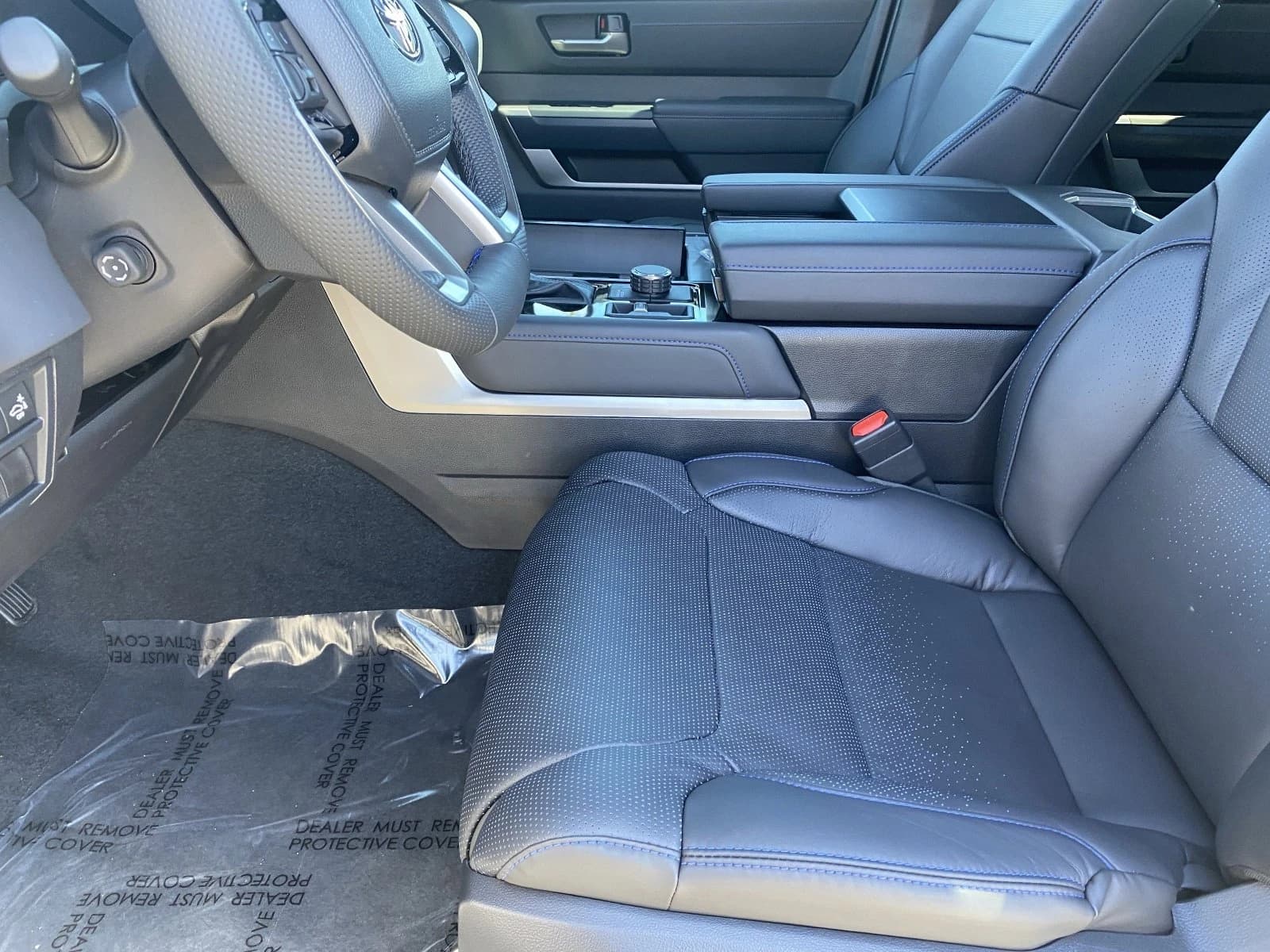 Toyota Tundra 4WD Platinum CrewMax 5.5' Bed (Natl) 2026 — side view