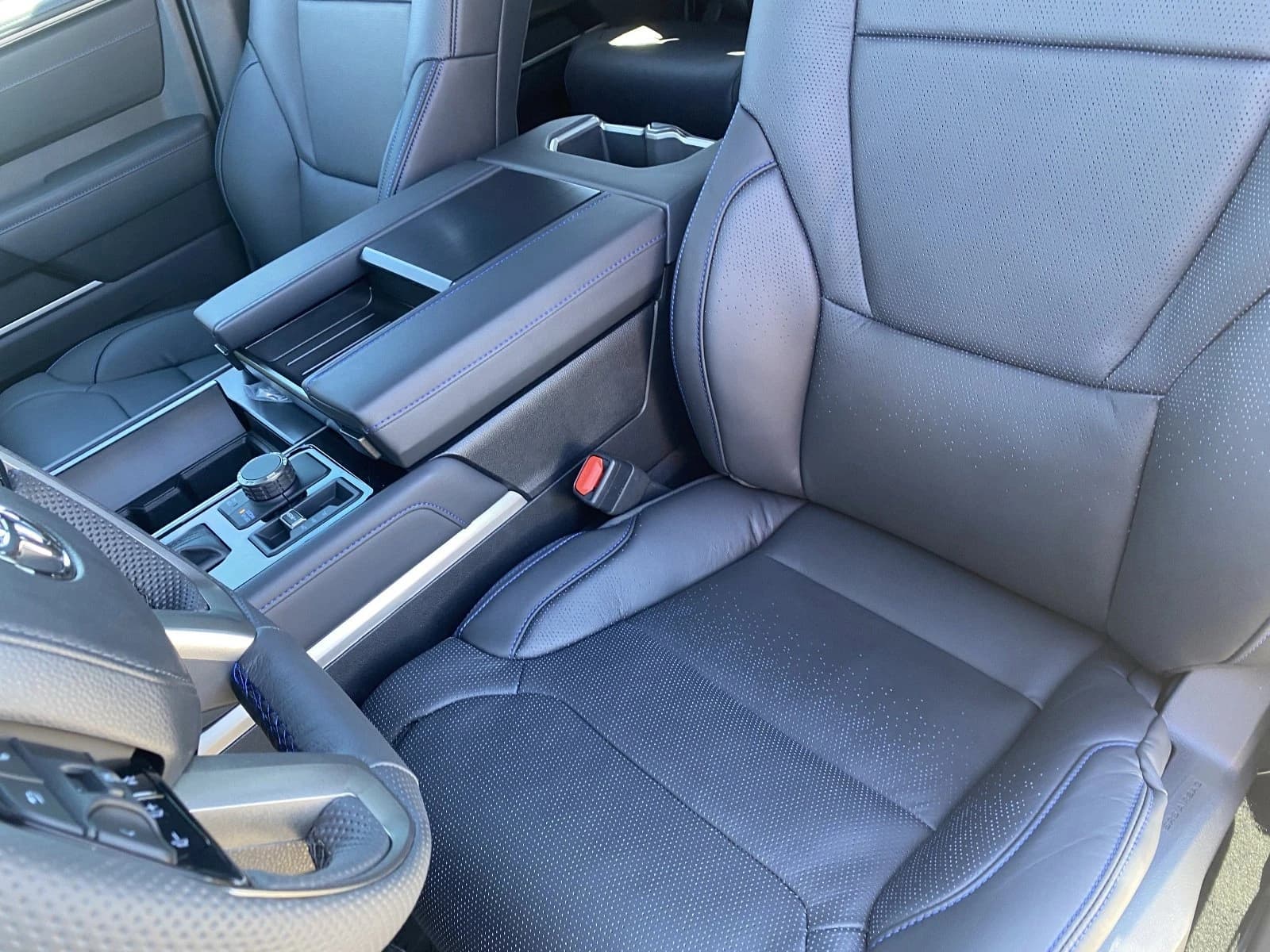 Toyota Tundra 4WD Platinum CrewMax 5.5' Bed (Natl) 2026 — side view