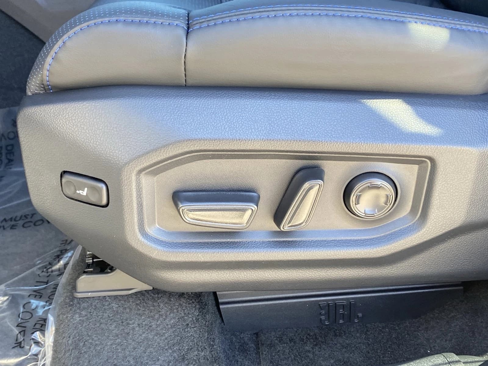 Toyota Tundra 4WD Platinum CrewMax 5.5' Bed (Natl) 2026 — side view