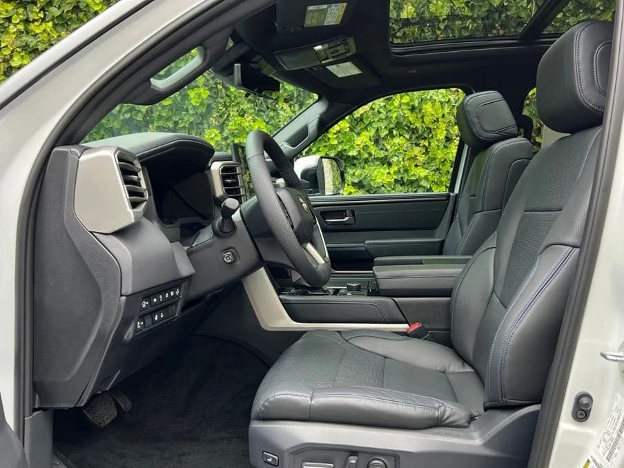 Toyota Tundra 4WD Platinum CrewMax 5.5' Bed (Natl) 2026 — side view