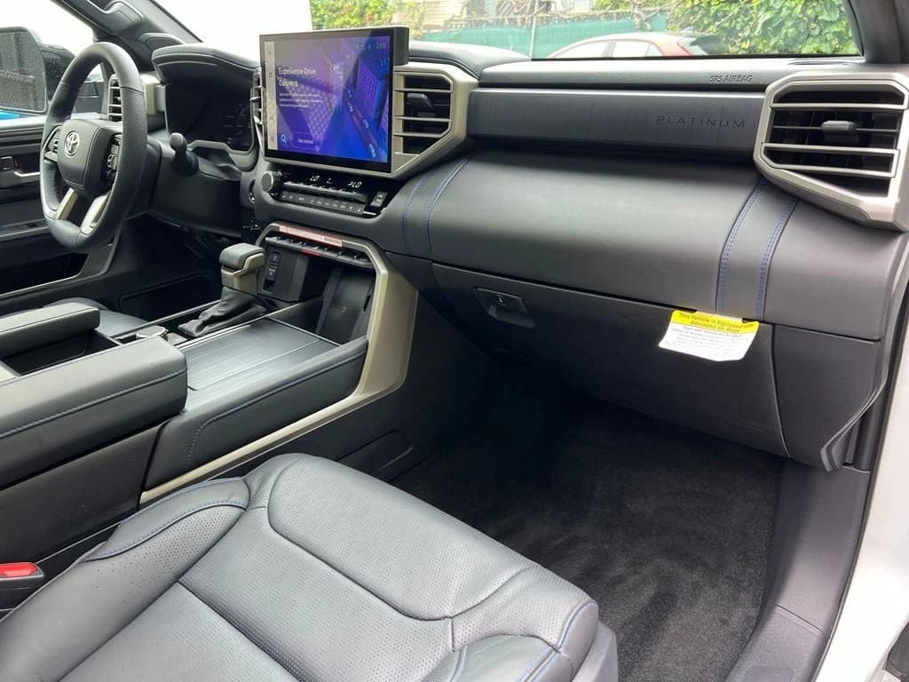 Toyota Tundra 4WD Platinum CrewMax 5.5' Bed (Natl) 2026 — side view