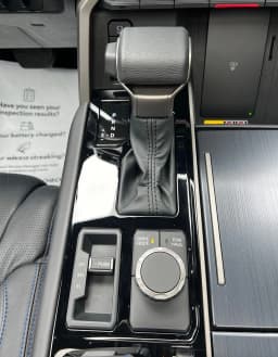 Toyota Tundra 4WD Platinum CrewMax 5.5' Bed (Natl) 2026 — side view