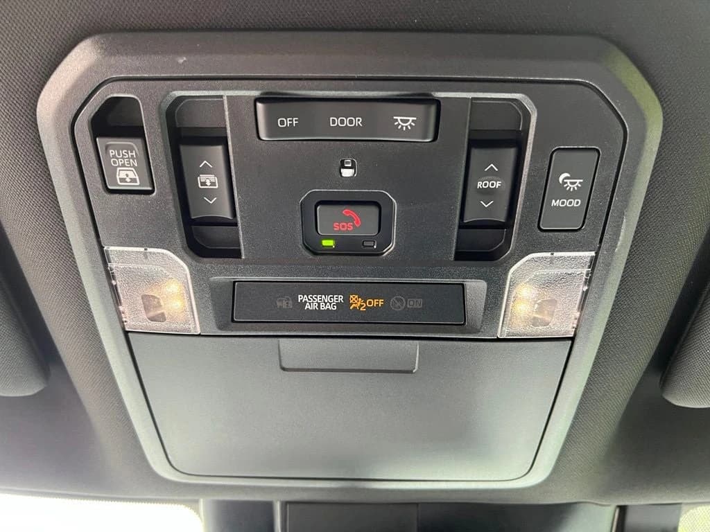 Toyota Tundra 4WD Platinum CrewMax 5.5' Bed (Natl) 2026 — side view