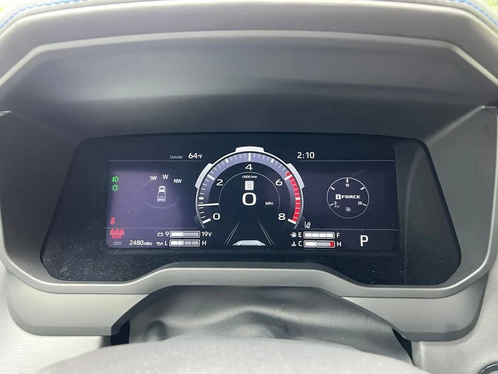 Toyota Tundra 4WD Platinum CrewMax 5.5' Bed (Natl) 2026 — side view