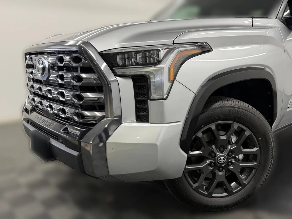 Toyota Tundra 4WD Platinum CrewMax 5.5' Bed (Natl) 2026 — side view